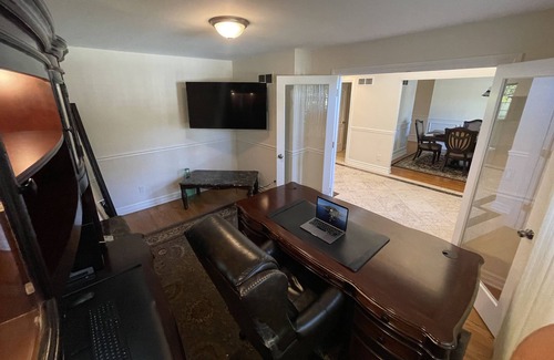 Farmington Hills House | Luxury Home For King & Queens!
