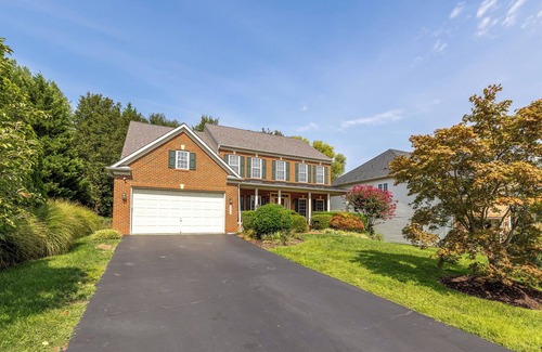 Rose Hill House | Luxury Home, Free Parking, 20 Minutes to Downtown W/Metro Access