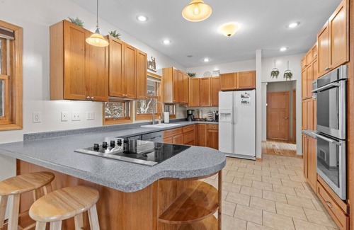 Houghton House | Luxury Home, Hot tub, Game Rm, Sauna, Near trails