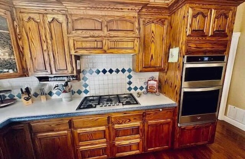 Ahwahnee House | Luxury Home-Hot Tub-Sleeps 11-Pet Friendly