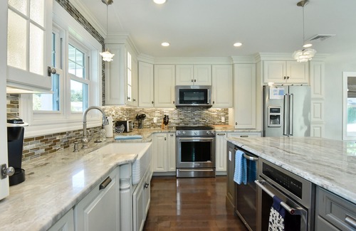 Bonnet Shores House | Luxury Home in Bonnet Shores 1/4 mile walk to Kelly Beach!