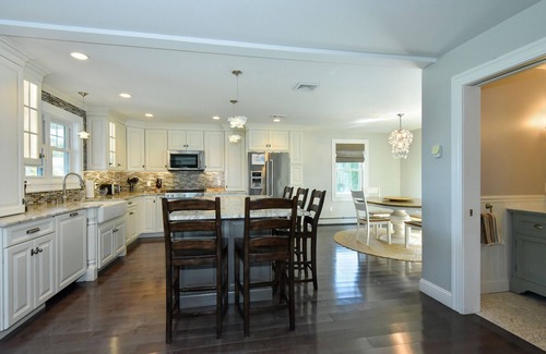 Bonnet Shores House | Luxury Home in Bonnet Shores 1/4 mile walk to Kelly Beach!