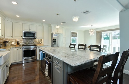 Bonnet Shores House | Luxury Home in Bonnet Shores 1/4 mile walk to Kelly Beach!
