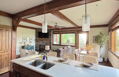 Foscoe Condo | Luxury Home in Chalakee at Echota:Pools, Hot Tubs, Trails & Grandfather Mt Views