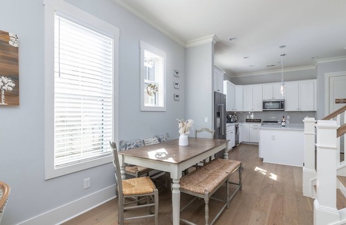 Olde Town House | Luxury Home in Old Town Bluffton + FREE Golf Cart. Sleeps 8 - Downtown location