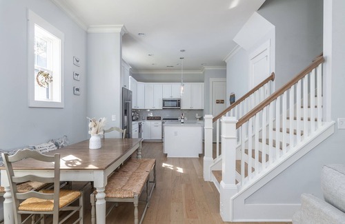 Olde Town House | Luxury Home in Old Town Bluffton + FREE Golf Cart. Sleeps 8 - Downtown location