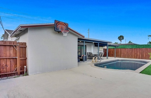 Sunrise House | Luxury Home near Sawgrass Mall