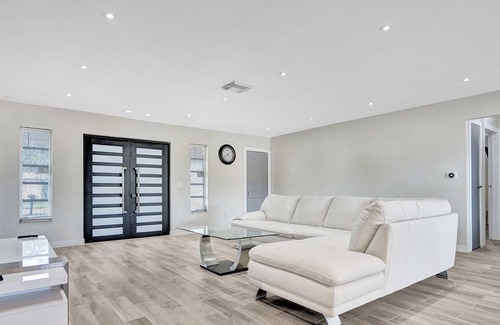Sunrise House | Luxury Home near Sawgrass Mall