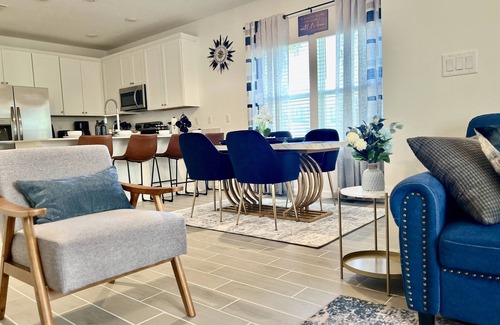 Newberry House | Luxury Home Near UF - Gamedays, Families, & More!