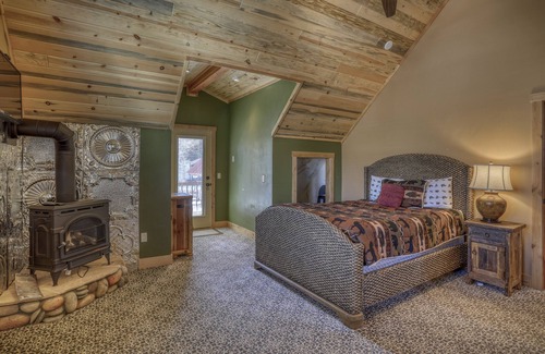 San Juan River Village House | Luxury Home ON San Juan River Close to Downtown Pagosa Sprgs and Wolf Creek Ski