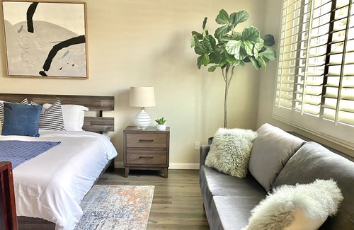 Mira Loma House | Luxury Home Perfect for Getaway