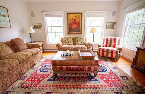 Woodstock House | ⚜Luxury Home⚜Private Pond⚜25 Acres of Privacy⚜5 Min Downtown Woodstock⚜Spa⚜BBQ