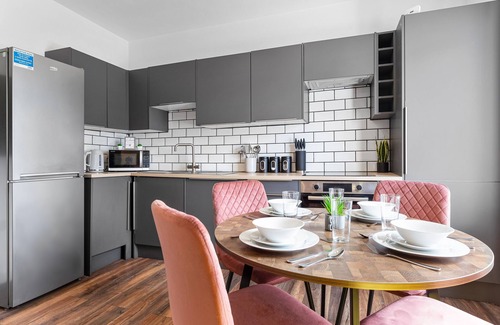 Southampton City Centre House | Luxury Home+Sleeps/11+Central+Games+Free Parking