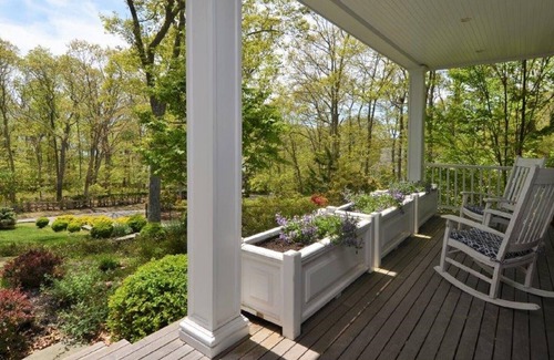 Cutchogue House | Luxury Home Steps From Beach And Short Bike Ride To Vineyards