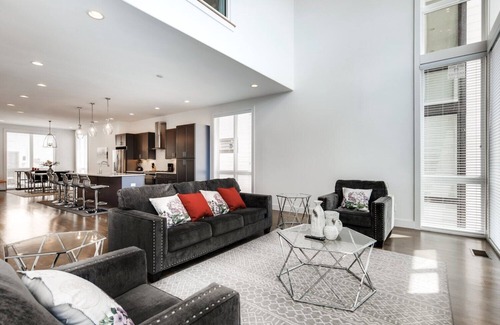 Eighth Avenue House | Luxury Home w/Rooftop Patio - 7 Minutes to Downtown