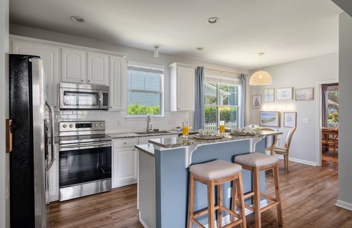 Bluffton House | Luxury home with outdoor theater, hot tub, family amenities — 0.8 mi to Old Town