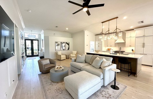 Miromar Lakes House | Luxury home with private pool at Miromar Lakes