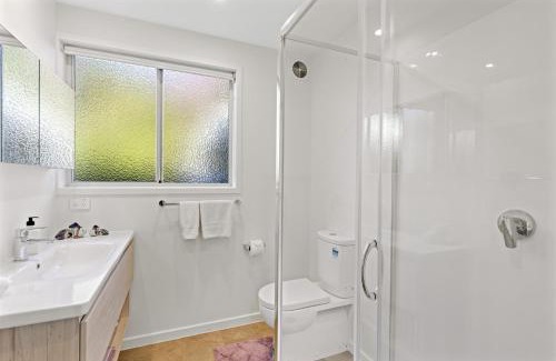 Fernhill Apartment | Luxury Home with Views of Lake Wakatipu