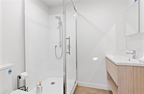 Fernhill Apartment | Luxury Home with Views of Lake Wakatipu
