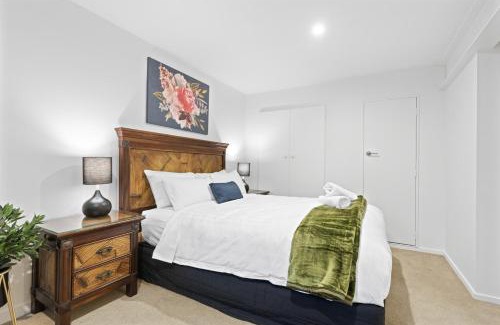 Fernhill Apartment | Luxury Home with Views of Lake Wakatipu