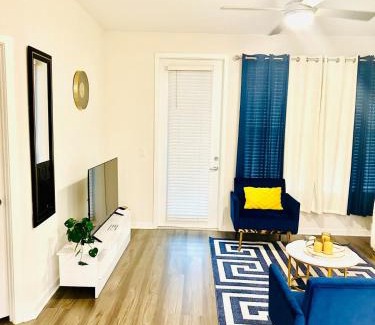 Winter Garden Apartment | Luxury home, With Wifi, pool and Espresso