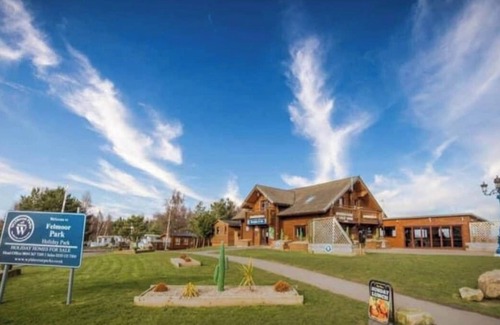Morpeth Cabin | Luxury hot tub lodge with onsite bar/restaurant and many other amenities