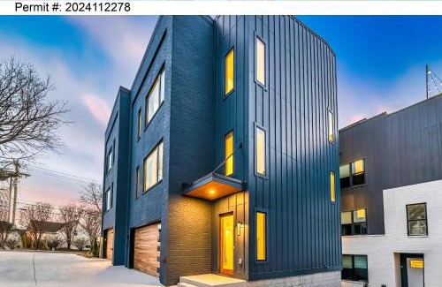 Hurwood Heights House | Luxury Hot Tub & Rooftop Deck Downtown Nashville