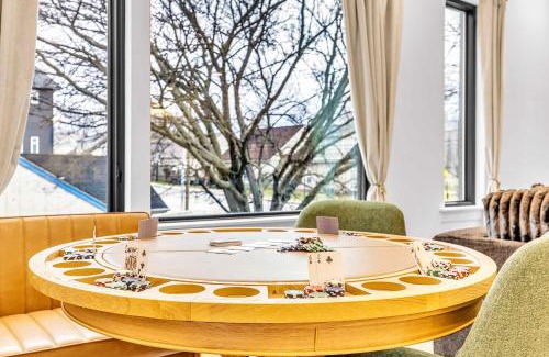 Hurwood Heights House | Luxury Hot Tub & Rooftop Deck Downtown Nashville