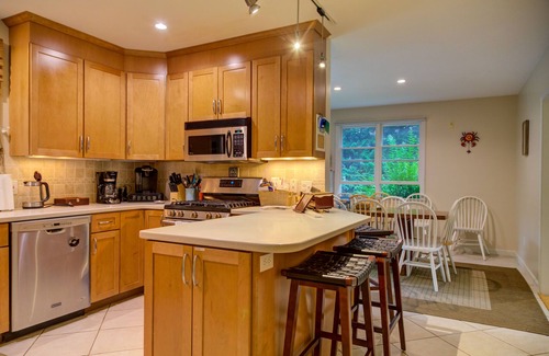 West Hyannisport House | Luxury house 0.25 mi from Craigville Beach! Close to Iconic Hyannis!