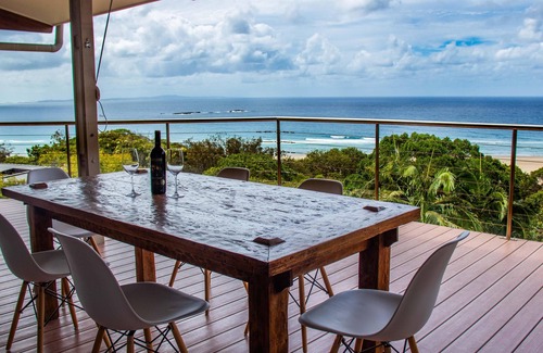 Point Lookout House | Luxury house, extensive beach + ocean views, minutes to flags on Cylinder Beach