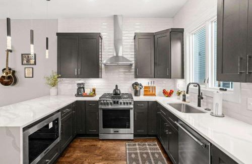 Buena Vista House | Luxury House in Nashville with Rooftop Deck