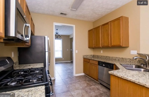Austell House | Luxury House Near Six Flags Park three bedrooms and two and half Bath