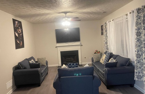 Austell House | Luxury House Near Six Flags Park three bedrooms and two and half Bath