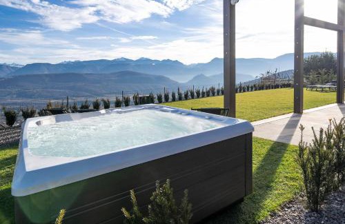 Caldaro Sulla Strada del Vino Apartment | Luxury house with panoramic view & hot tub