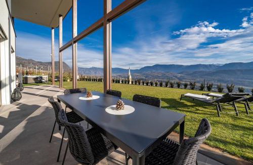 Caldaro Sulla Strada del Vino Apartment | Luxury house with panoramic view & hot tub