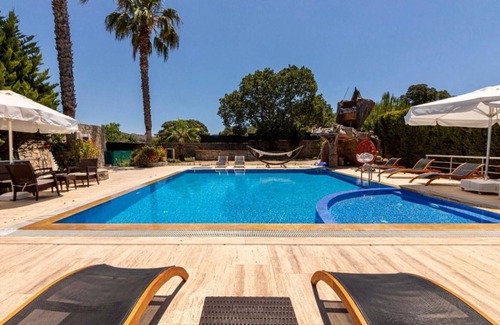 Dagbelen Villa | Luxury House with Shared Pool and Sauna in Bodrum