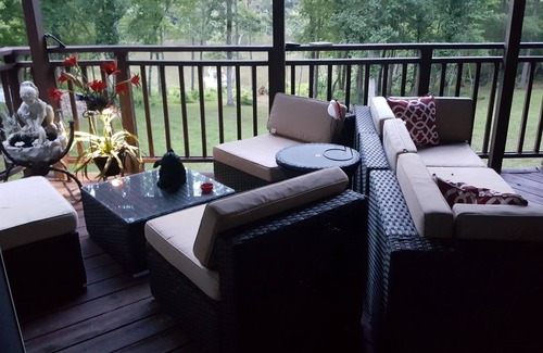 Dawsonville House | Luxury in Dahlonega on Crane Lake, 2 kayaks