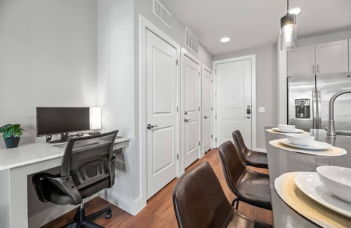 Fort Worth Apartment | Luxury King 1bd Pool + Gym + Parking + Stockyards