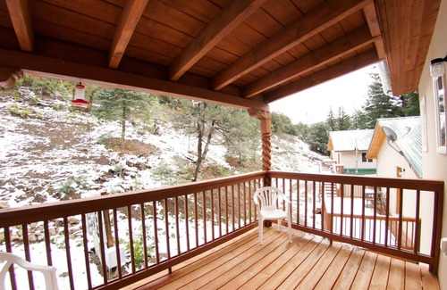 Taos House | LUXURY KIVA TOWN HOME SUITEn6 Minutes from Taos in the beautiful Taos Canyon.