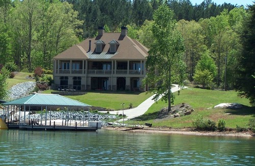 Six Mile House | Luxury Lake Front Home featuring beautiful Mountain and Lake veiws