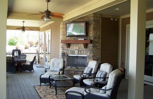 Six Mile House | Luxury Lake Front Home featuring beautiful Mountain and Lake veiws