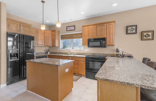 Delavan Lake House | Luxury Lake House on Delavan, flat frontage on the lake, large pier, sleeps 20