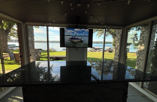 Delavan Lake House | Luxury Lake House on Delavan, flat frontage on the lake, large pier, sleeps 20