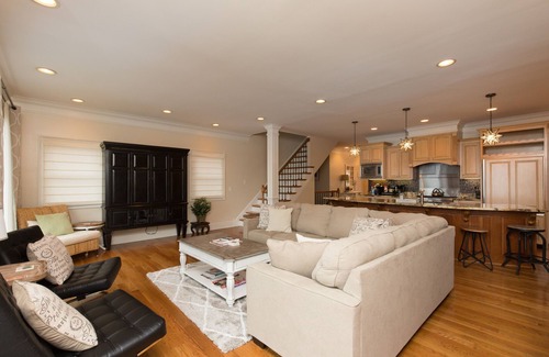 Mount Juliet House | Luxury Lake Living Close to the City! w/optional pontoon boat with a slide!