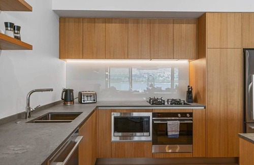 Wanaka Apartment | Luxury Lake View 2 Bedroom