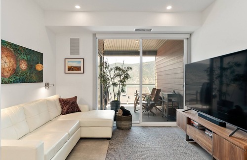 McKinley Condo | Luxury Lake View Studio with Pool and Hot Tub