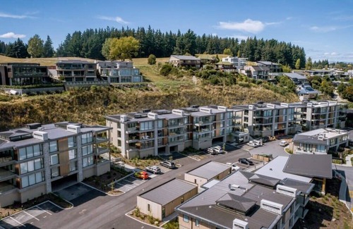 Wanaka Apartment | Luxury Lake View Studio