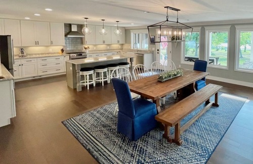 Gallatin House | Luxury Lakefront 30 min to NashvillenKayaks-Firepit-BBQ-PingPong-Foosball
