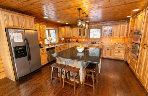 Topton House | Luxury Lakefront Cabin