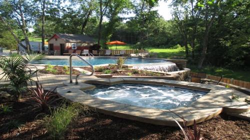 Lampe House | Luxury Lakefront Chalet Resort 2 Pools FREE Amenities Dock Kayaks Waterslide